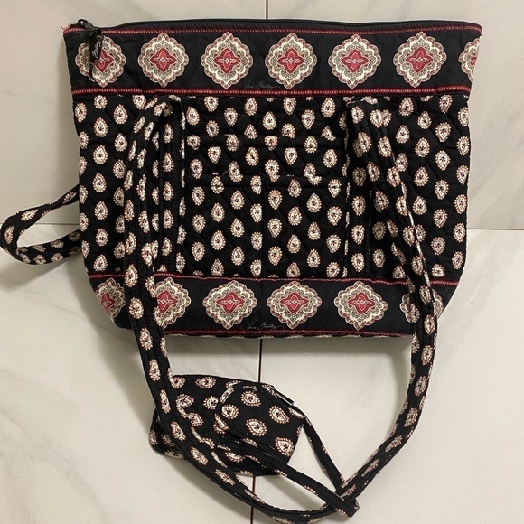 Vera Bradley ‘Classic Black’ tote - Picture 1 of 5